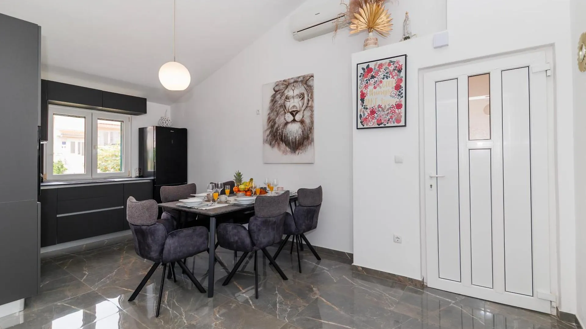 Apartmani Riva Zadar 0*,